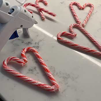 Make A Candy Cane Wreath